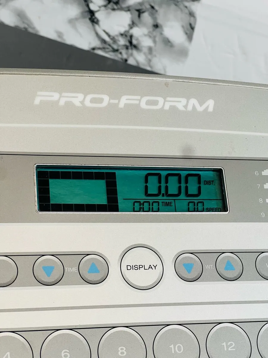 Pro-form Motorised treadmill  incline foldable - Image 4