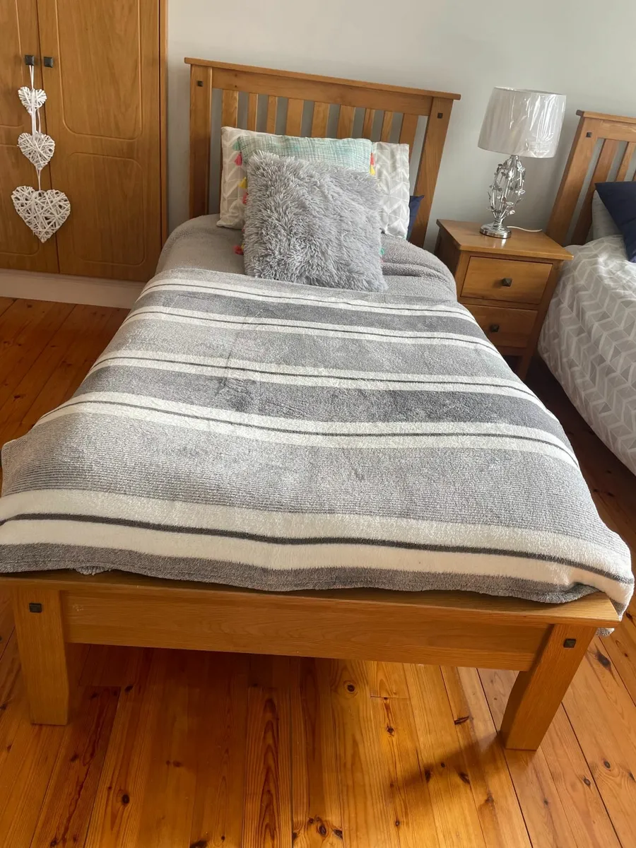 2 x Wooden single beds - Image 2