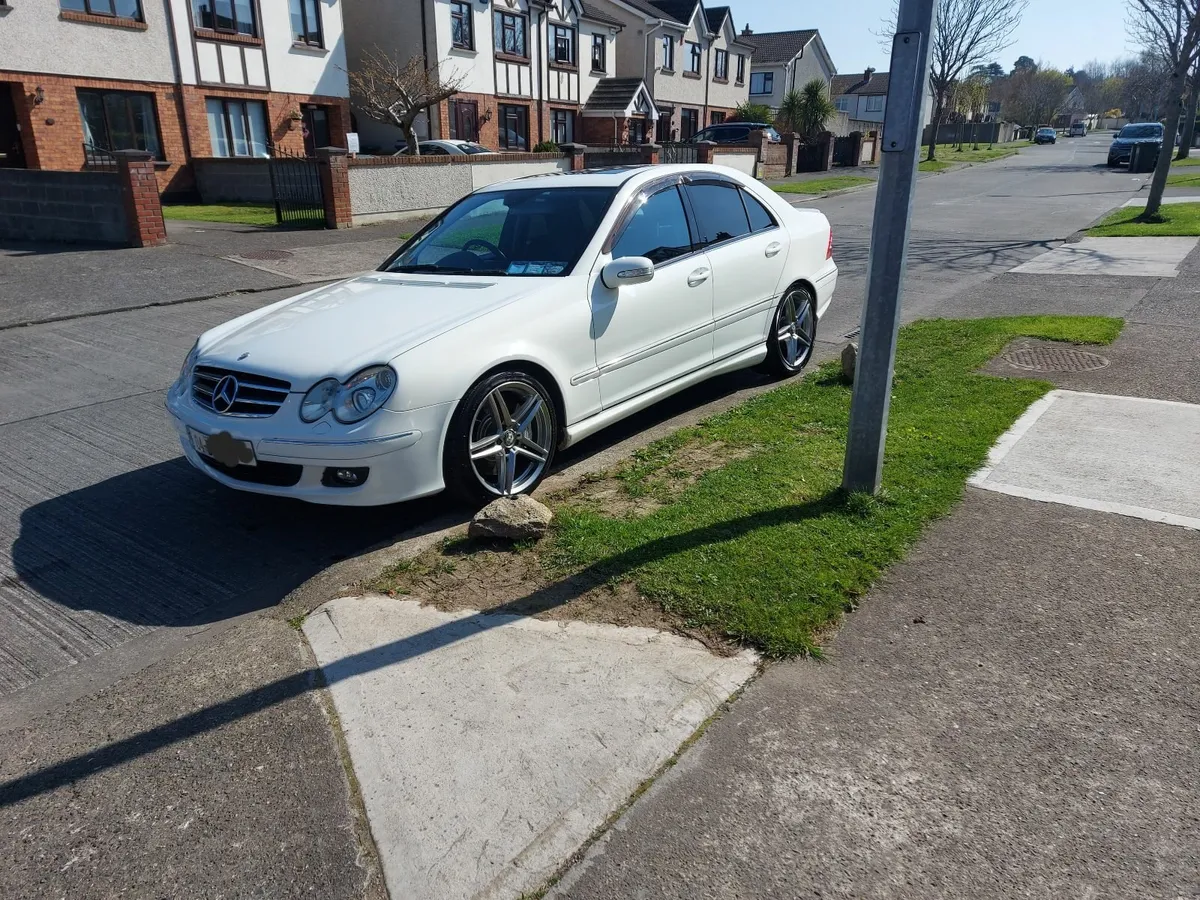Mercedes-Benz C-Class 2004 - Image 3