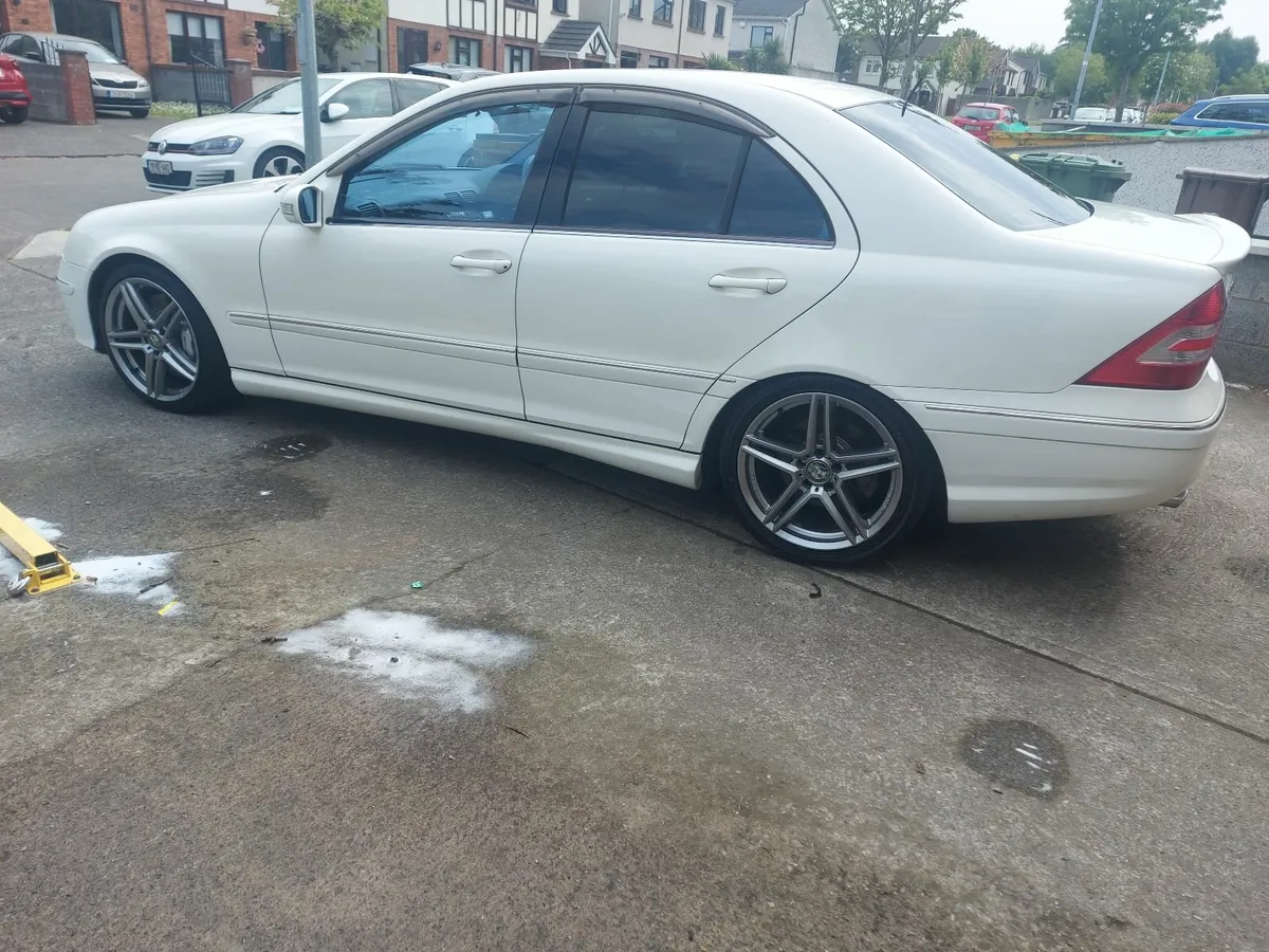 Mercedes-Benz C-Class 2004 - Image 4
