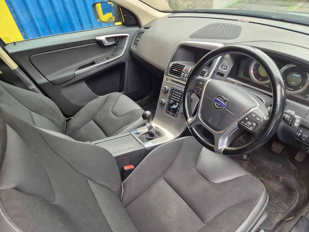 Volvo XC60 2012 - Image 2