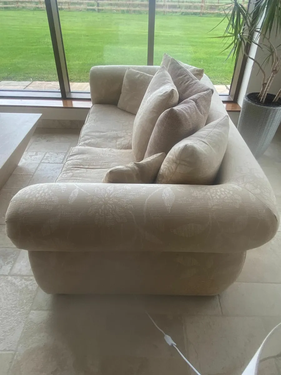 Sofa - 3 Seater - Excellent - Image 4