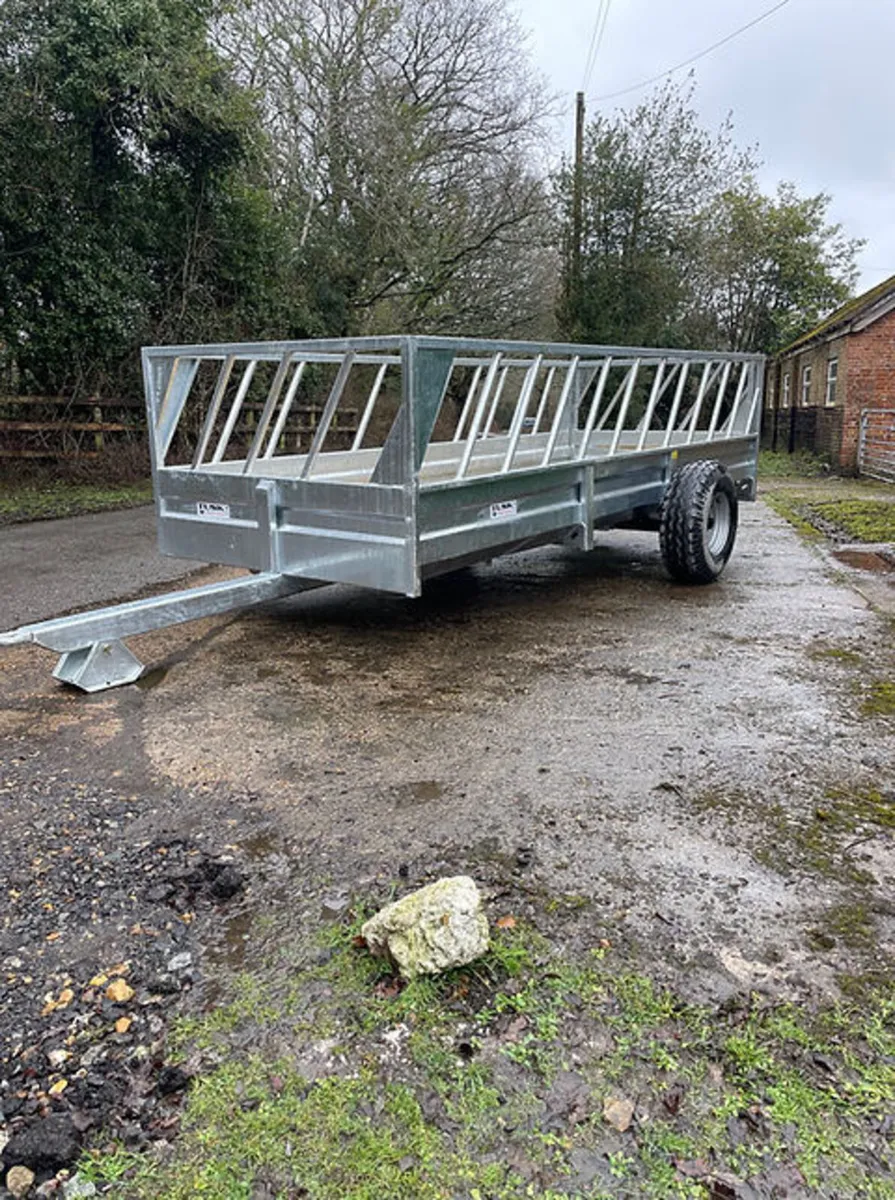 Tusk galvanised feeding trailer - Image 1