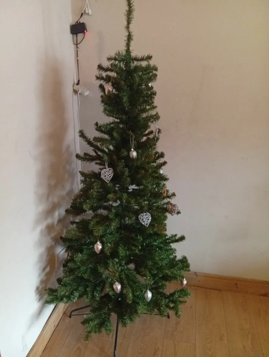 Deluxe 6ftNicolas Snow Christmas tree - Image 3