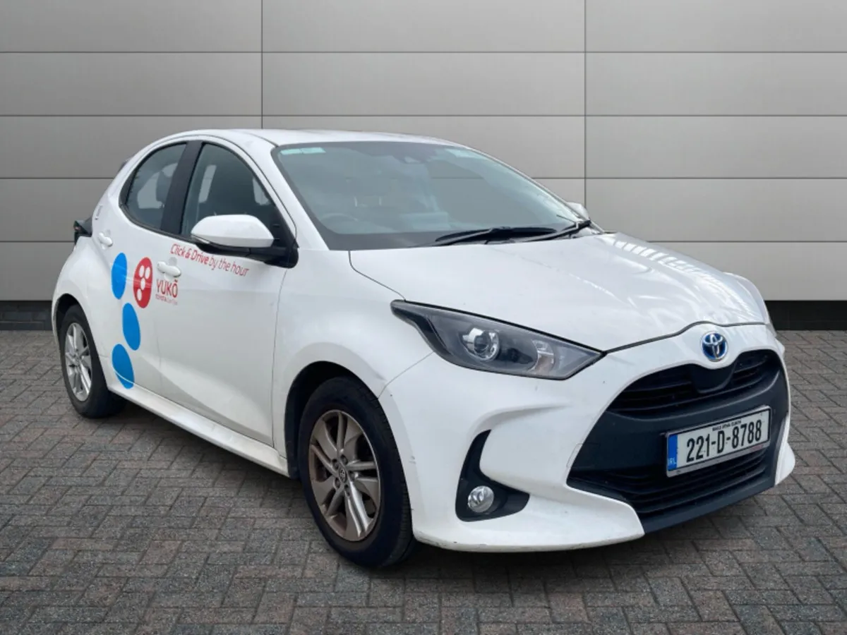 Toyota Yaris YARIS HYBRID LUNA - Image 1