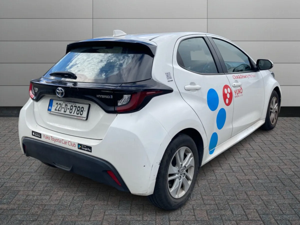 Toyota Yaris YARIS HYBRID LUNA - Image 2