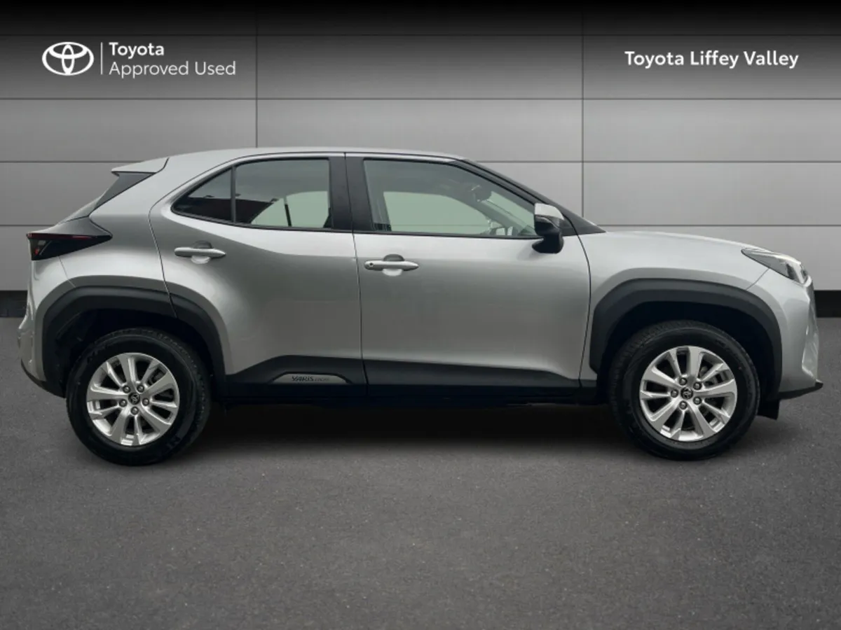 Toyota Yaris Cross YARIS CROSS LUNA 4DR AUTO - Image 3