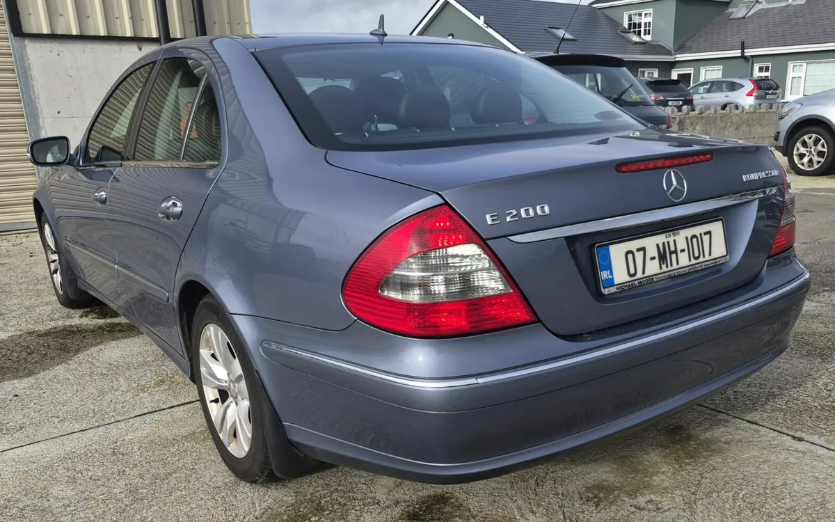 Mercedes e200 - Image 2