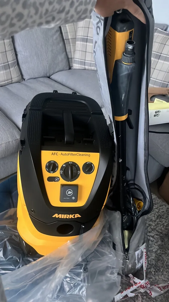 Mirka wall and ceiling sander and dust extractor - Image 1