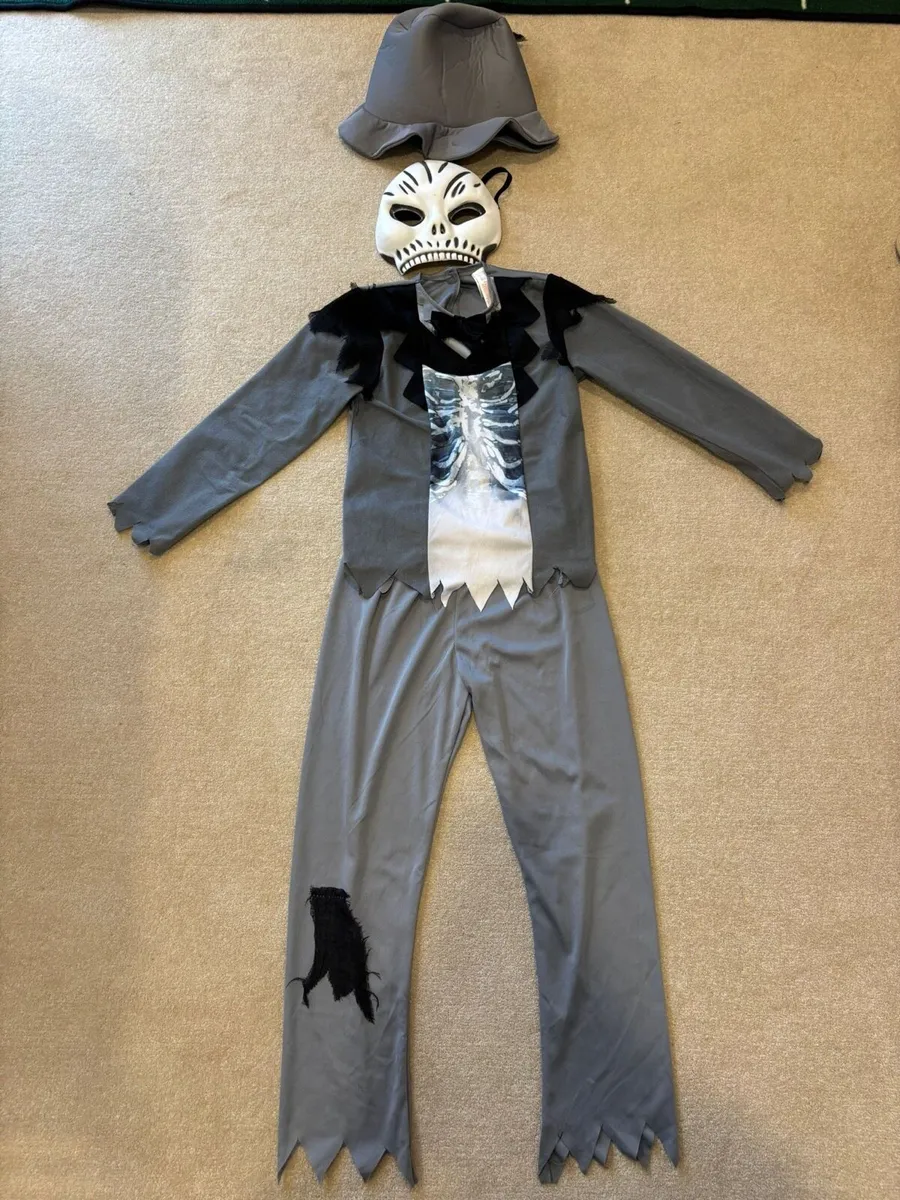 Undertaker costume age 9-10 - Image 1