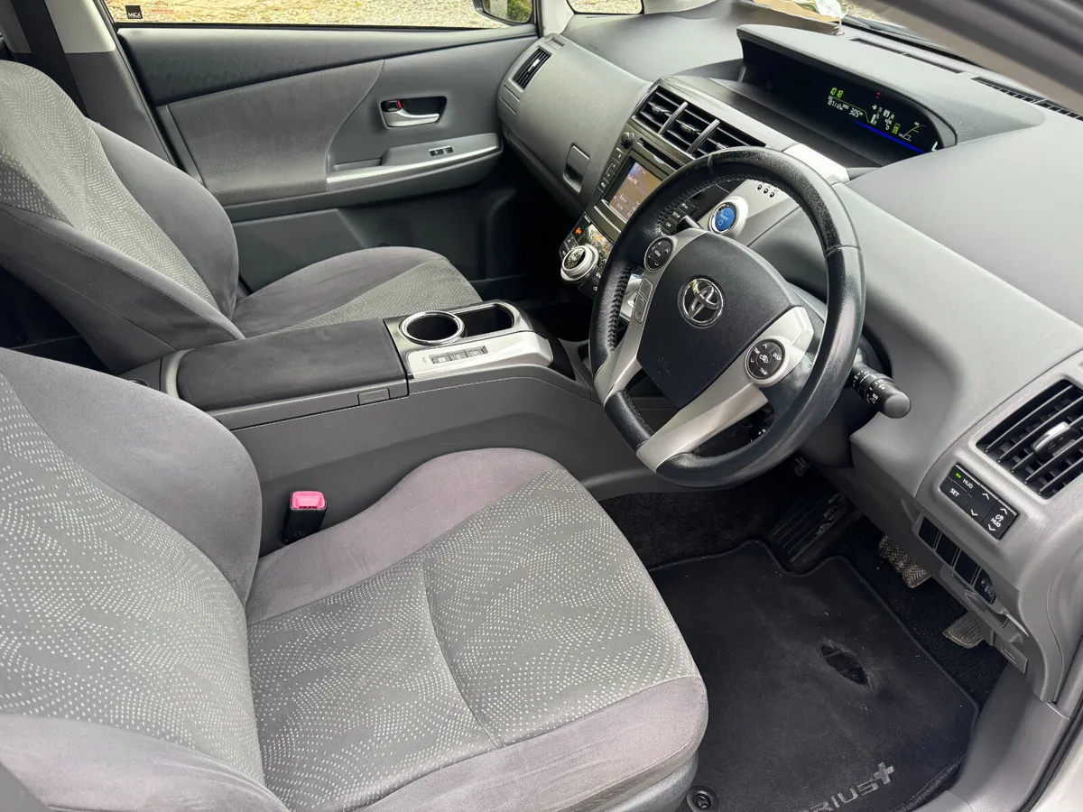2014 Toyota Prius 7 Seater - Image 4