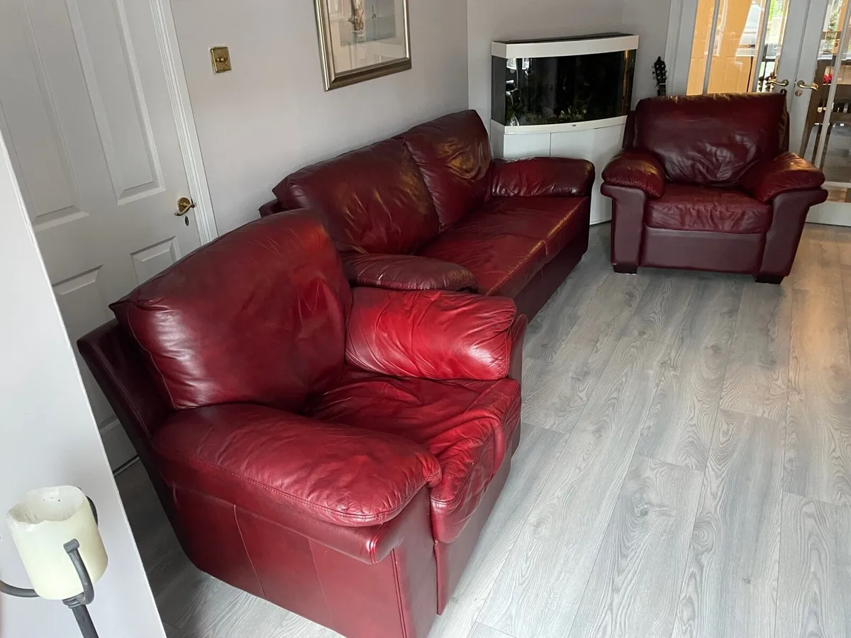 X3 piece sofa suite (large sofa / x2 armchairs) - Image 1