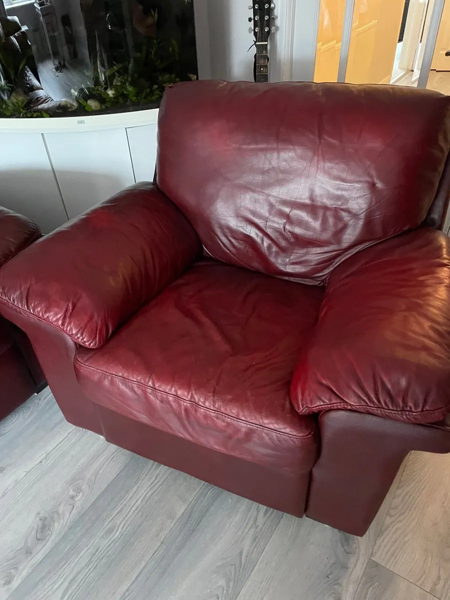 X3 piece sofa suite (large sofa / x2 armchairs) - Image 3