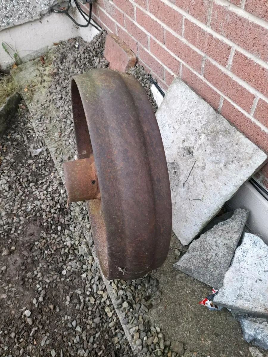 Two old iron wheels - Image 3
