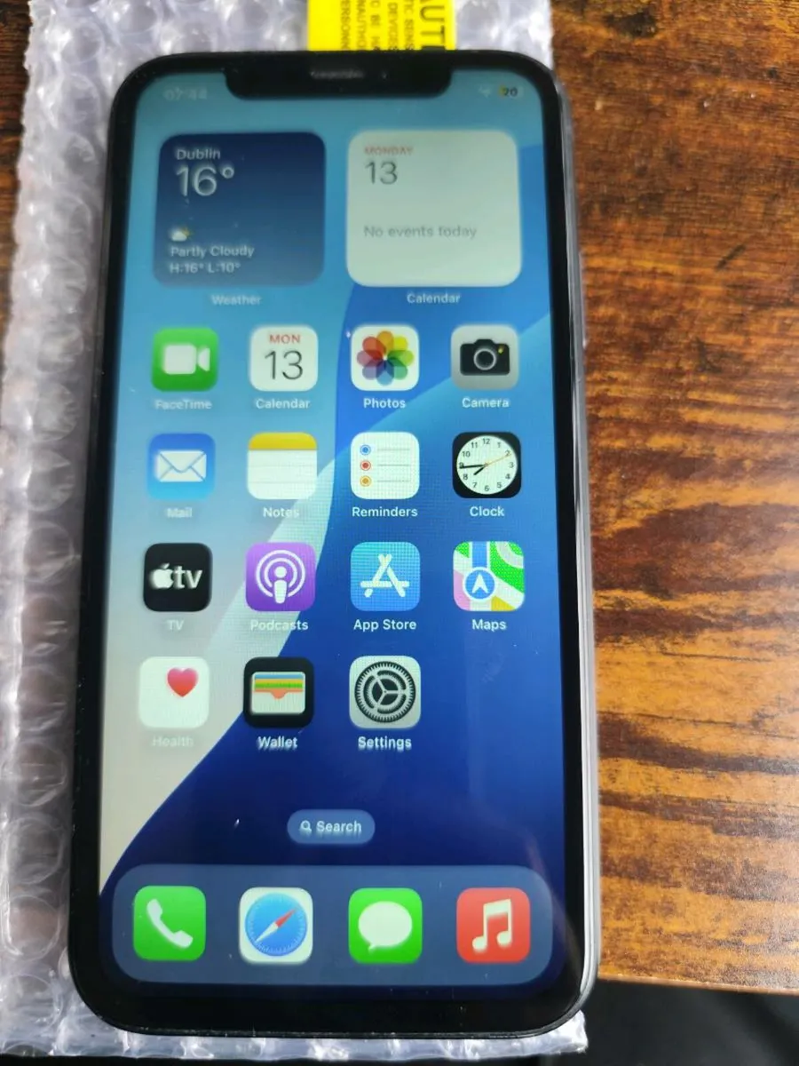 Few different models of phones for sale - Image 1