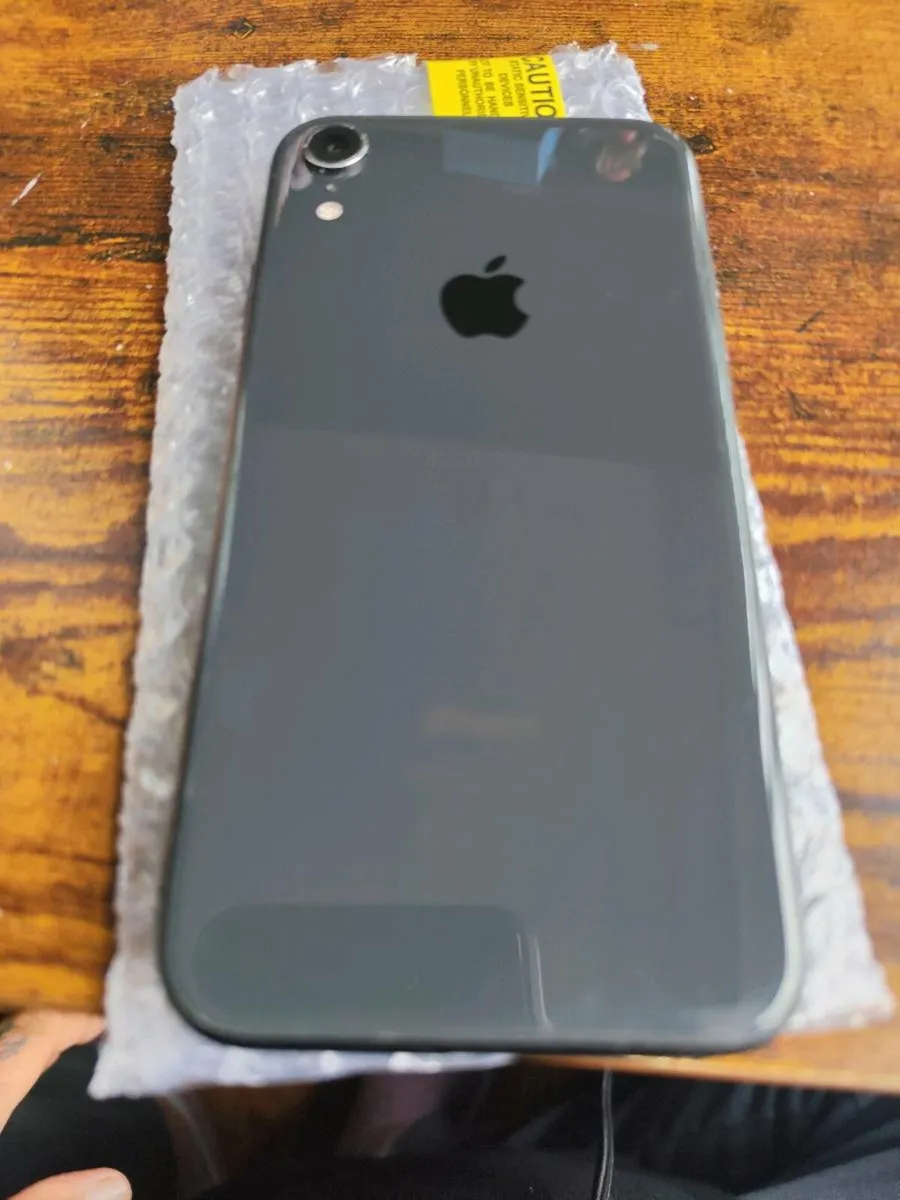 Few different models of phones for sale - Image 2