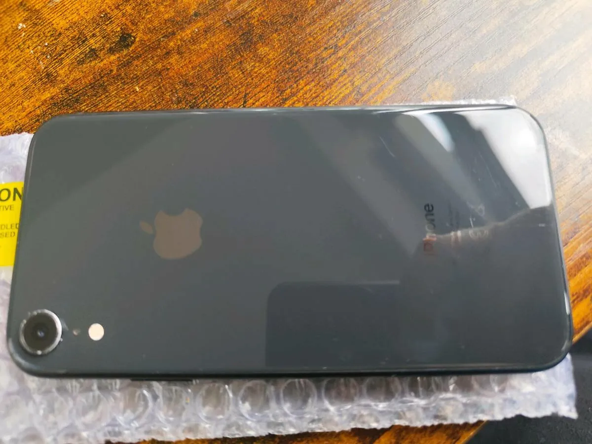 Few different models of phones for sale - Image 3