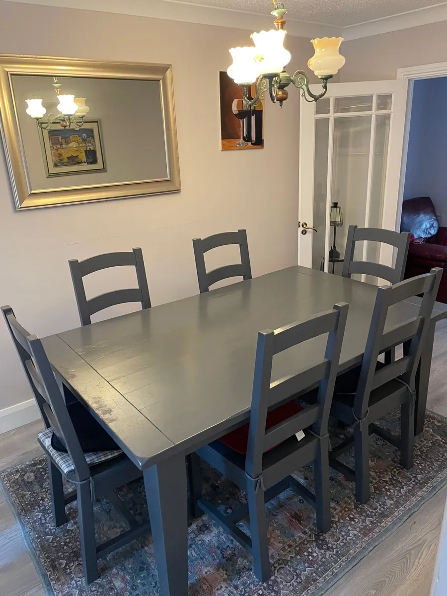 Dining room table and x8 high back chairs - Image 1