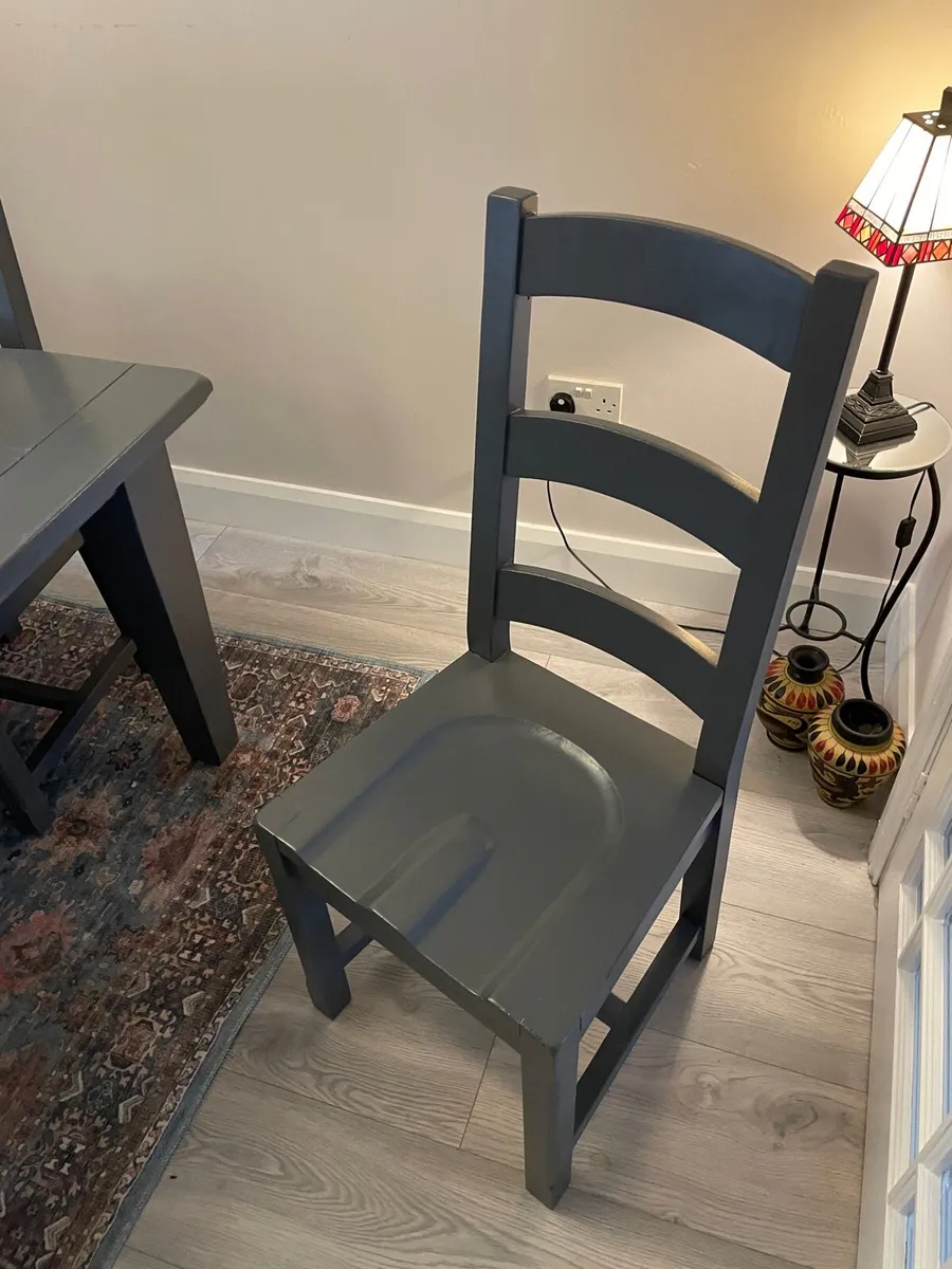 Dining room table and x8 high back chairs - Image 3