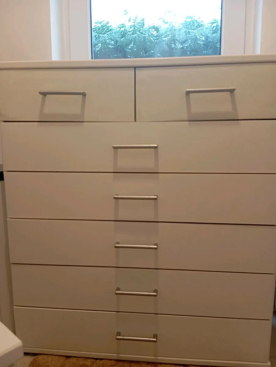 Bedroom furniture set - Image 1