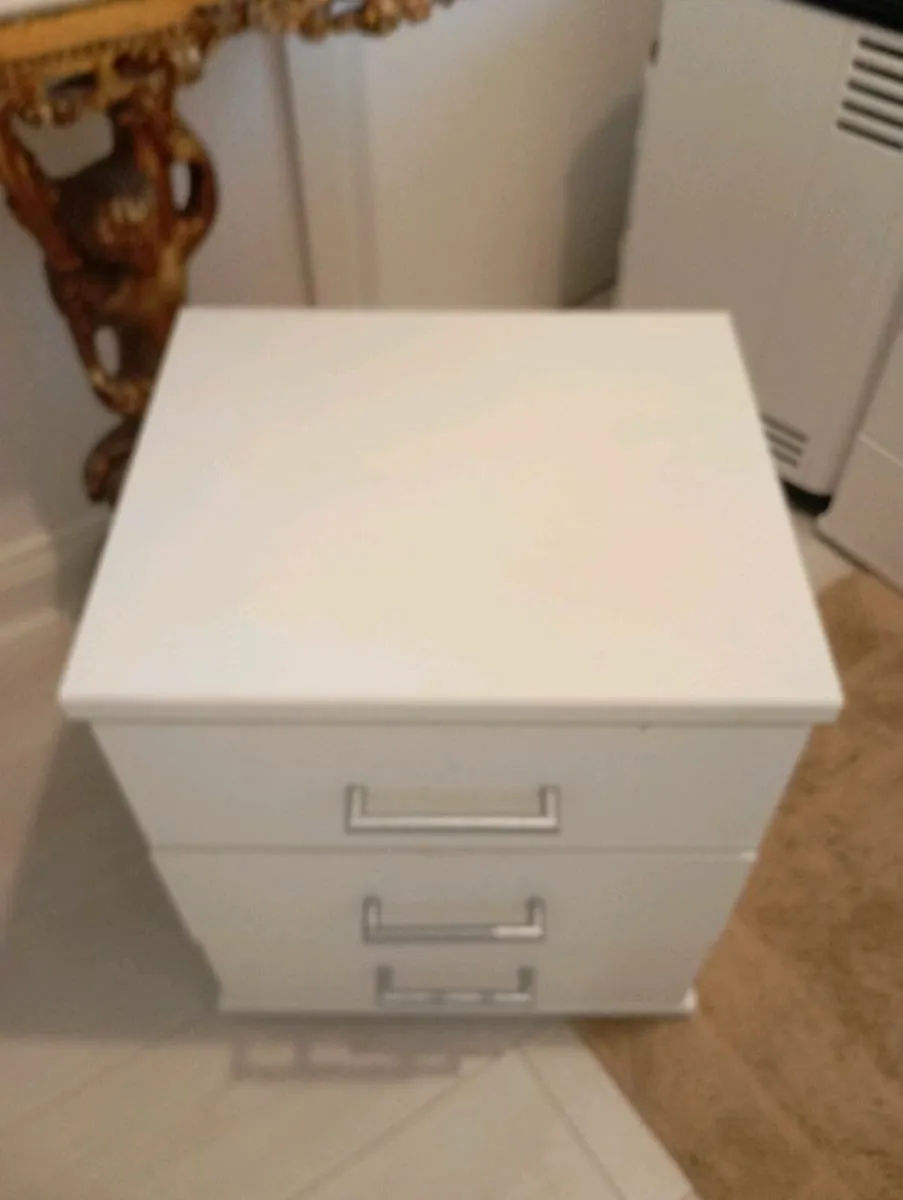 Bedroom furniture set - Image 2