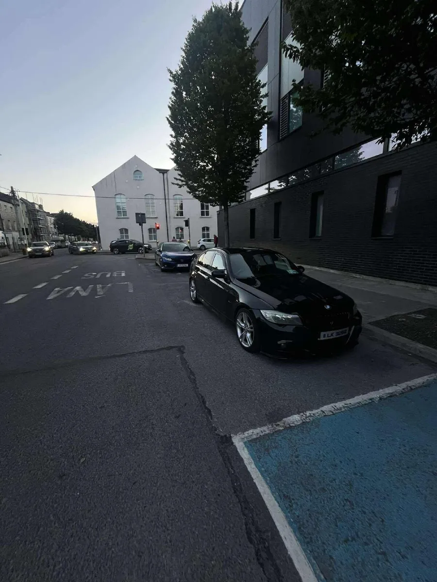 BMW 3-Series 2011 - Image 1