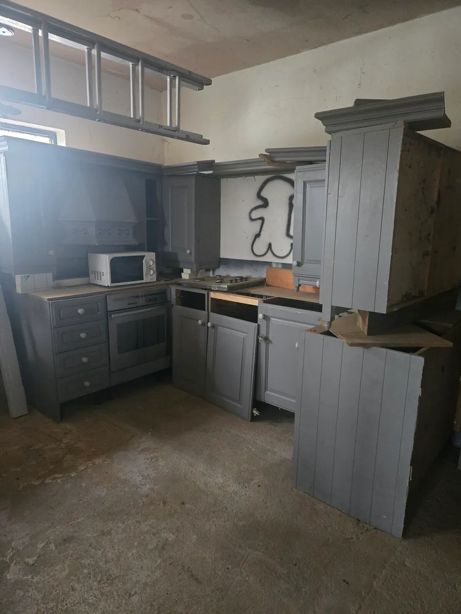 Fitted kitchen - Image 1
