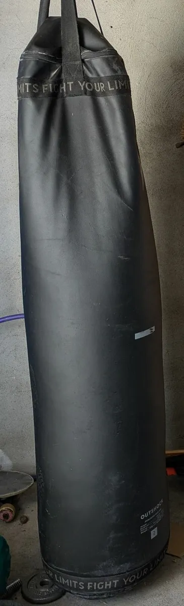 50KG Outshock Punchbag - Image 1