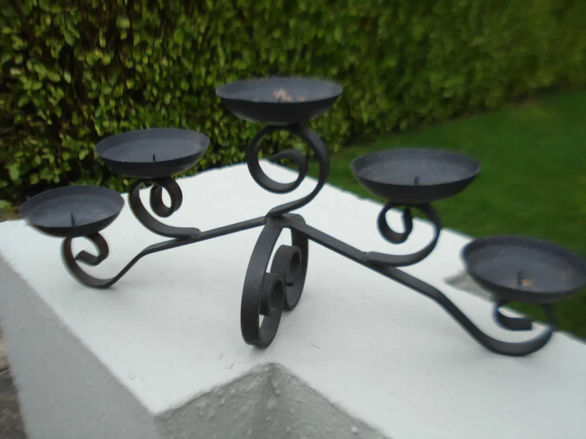 LARGE HEAVY DUTY METAL 5 CANDLE HOLDER & CANDLES. - Image 2