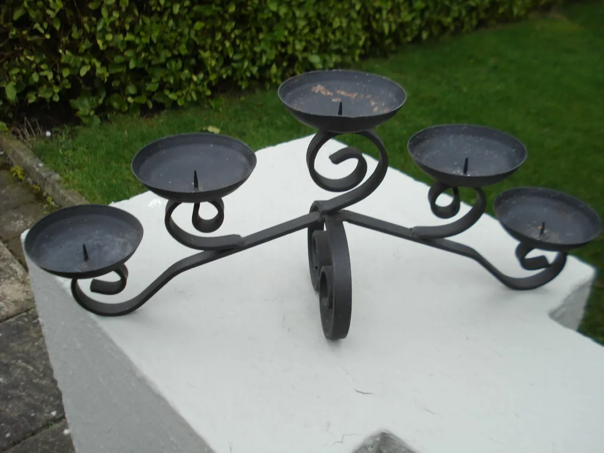 LARGE HEAVY DUTY METAL 5 CANDLE HOLDER & CANDLES. - Image 3