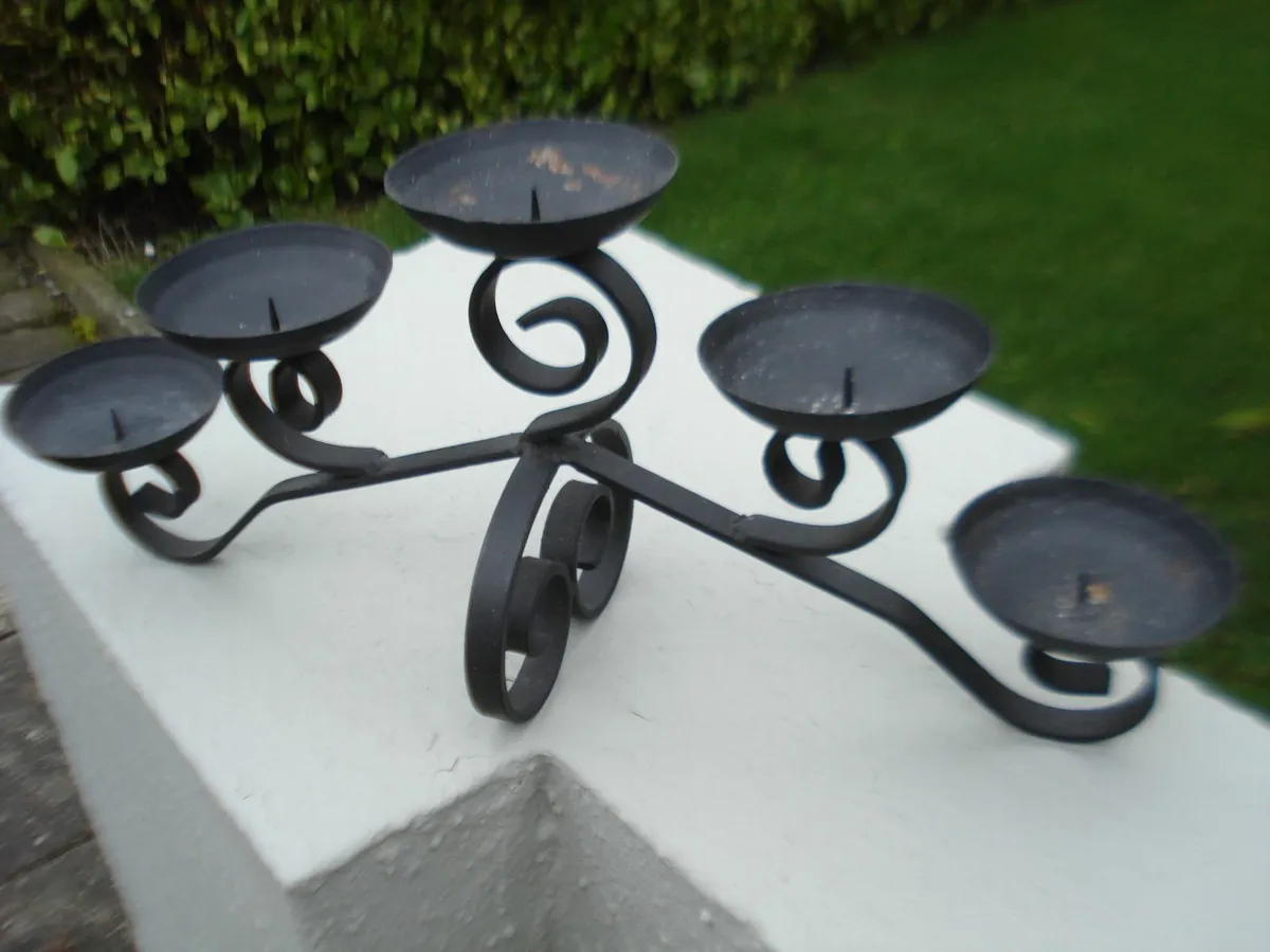 LARGE HEAVY DUTY METAL 5 CANDLE HOLDER & CANDLES. - Image 4