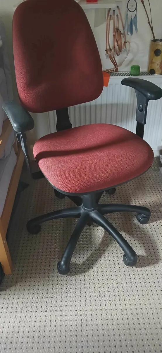 swivel chair - Image 1