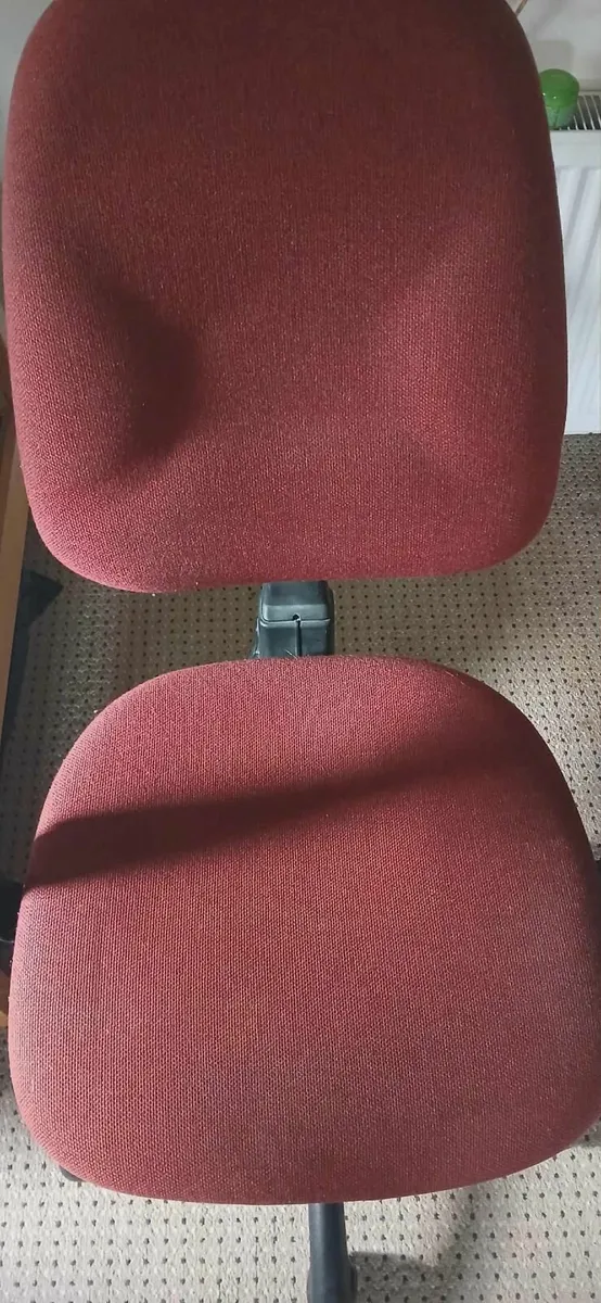 swivel chair - Image 2
