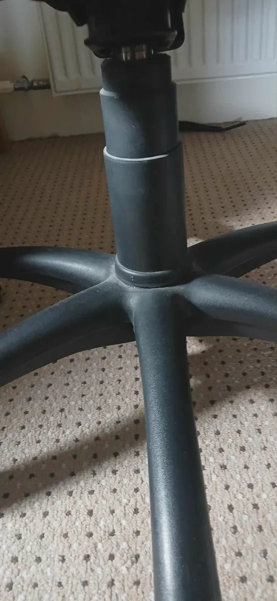 swivel chair - Image 3