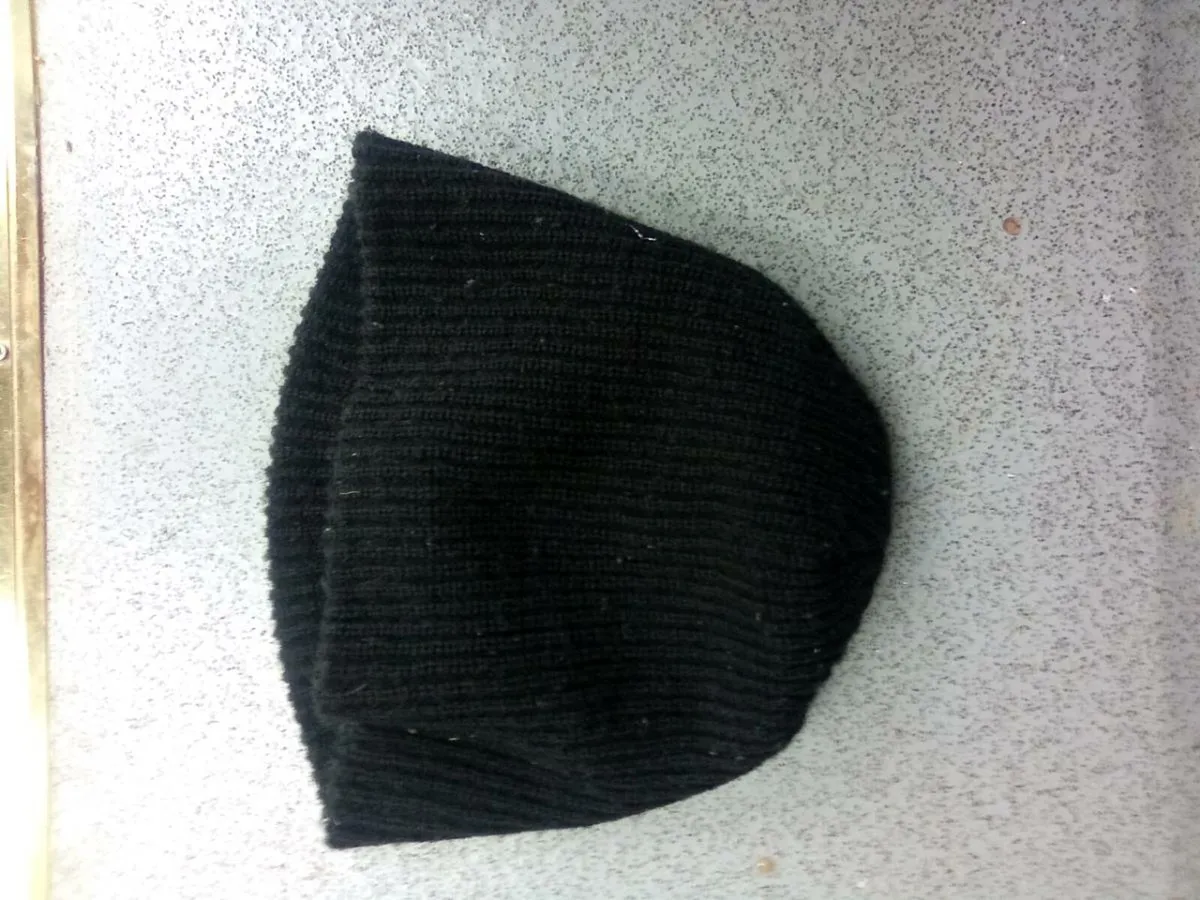 SIZE.   8.   HIKING.  BOOTS.  AND. BEANIE.  HAT - Image 4