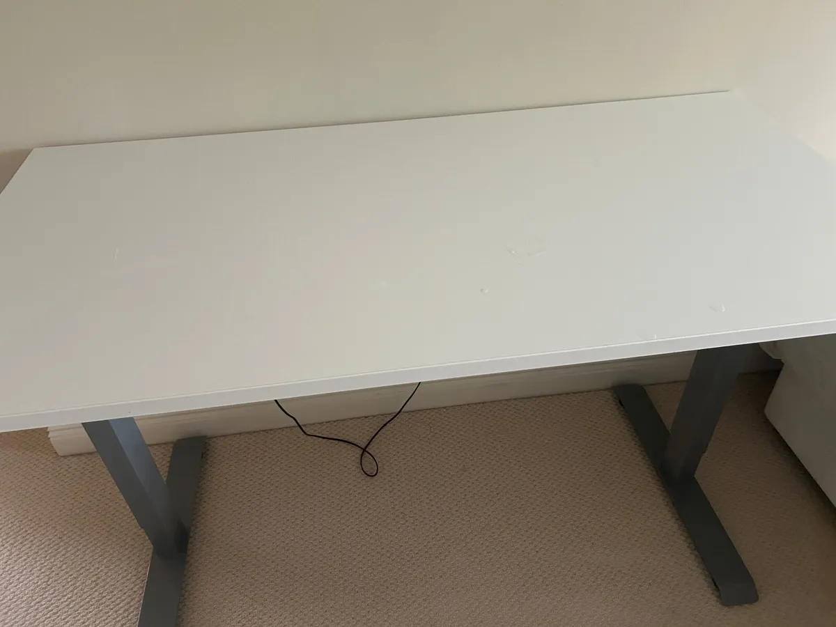 Height adjusting Desk - Image 2