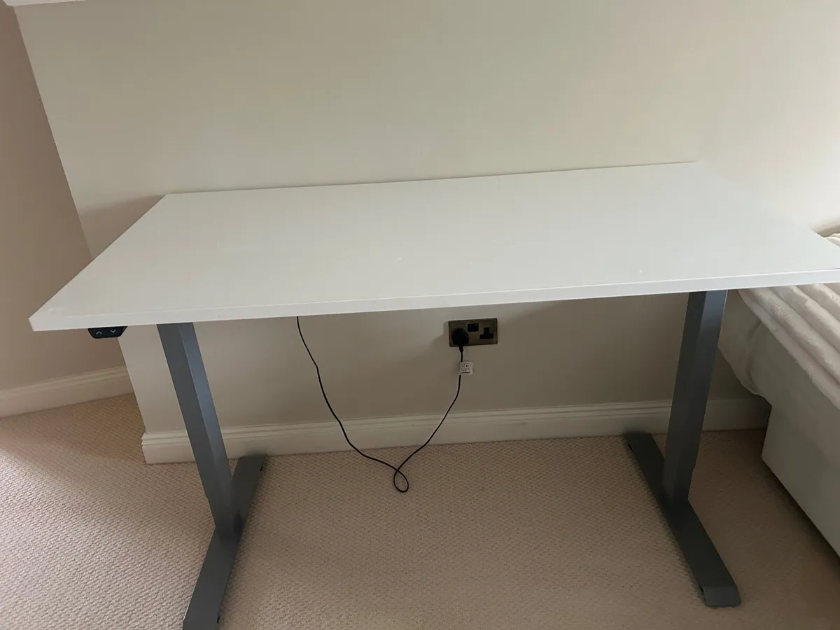 Height adjusting Desk - Image 1
