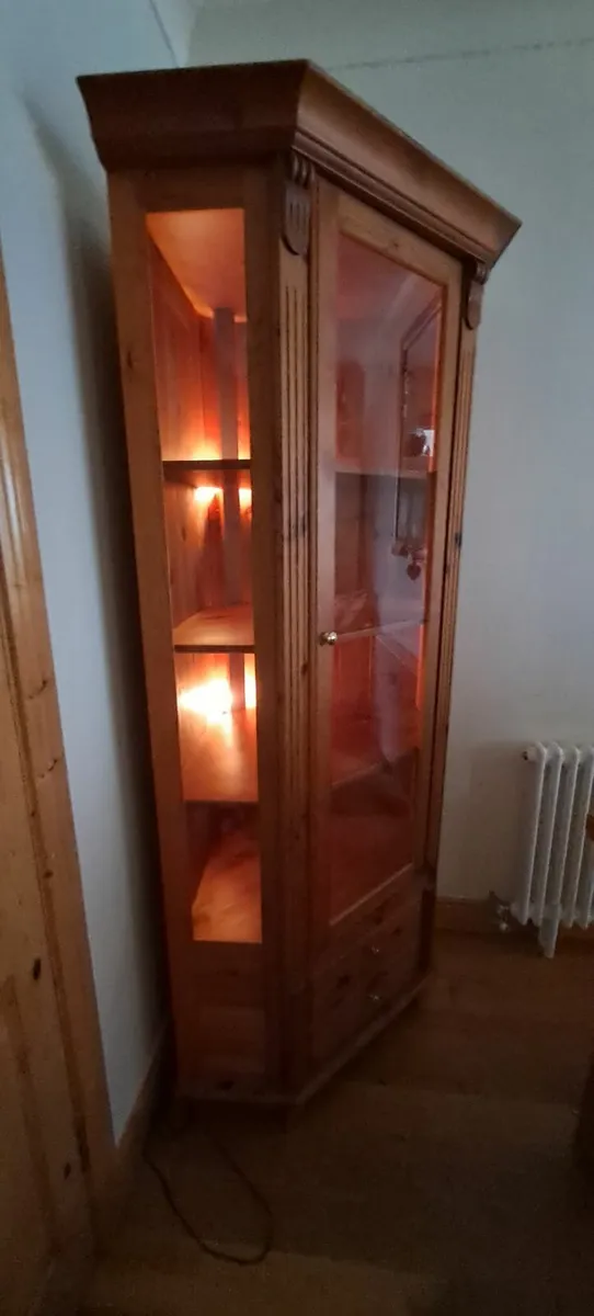 FREE Corner display cabinet - Image 3