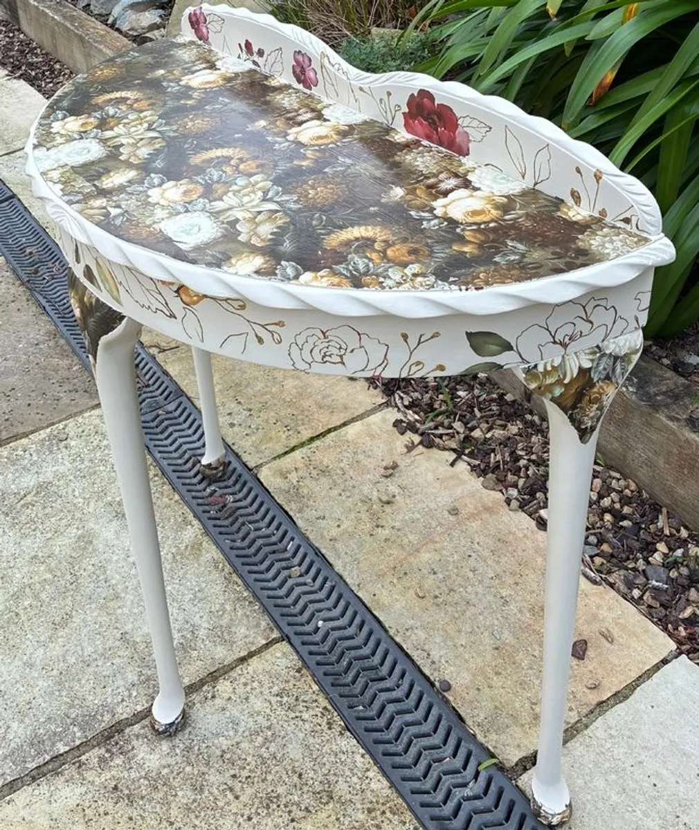 DemiLune Table - Image 4