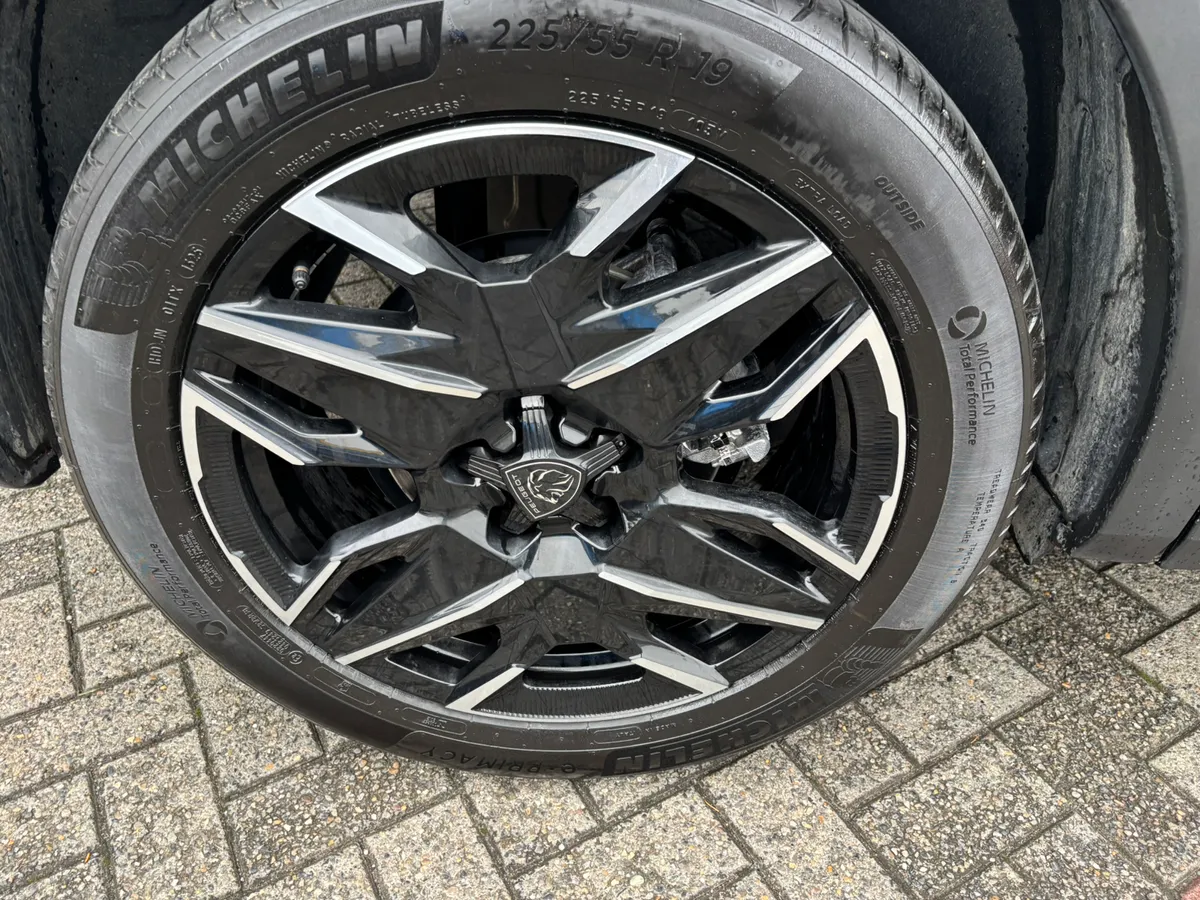 2025 Peugeot 3008 Allure Hybrid - Image 4