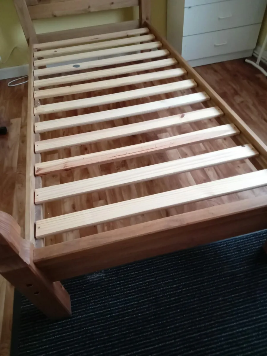 Single bed - Image 1