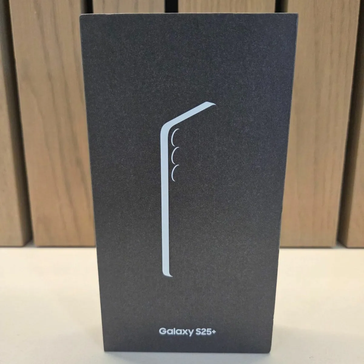 Samsung S25 Plus - 256GB MINT - 4 Months Old - Image 2