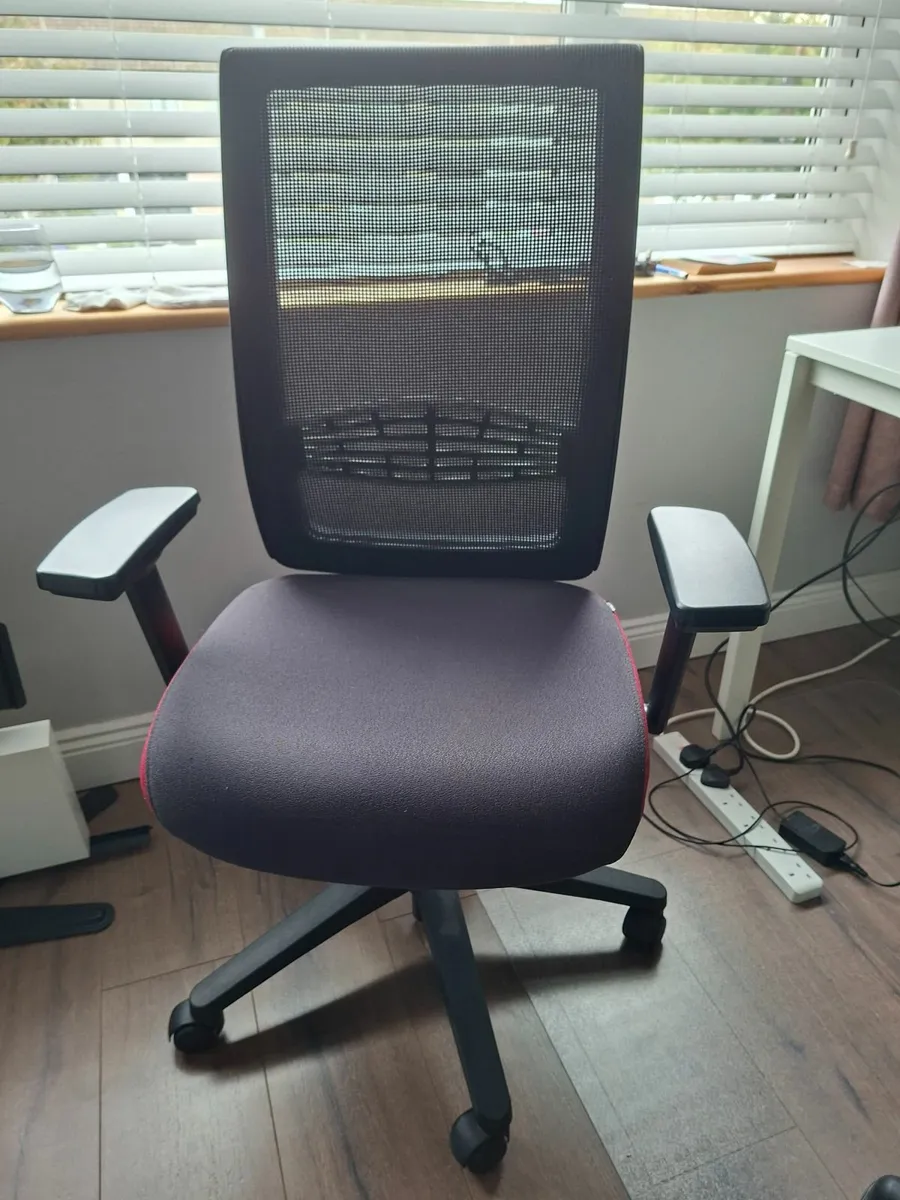 Office chair - Image 1
