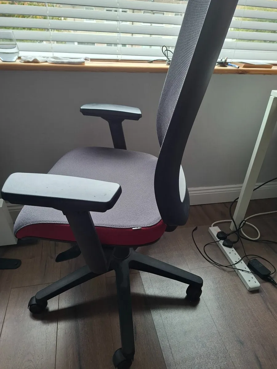 Office chair - Image 2