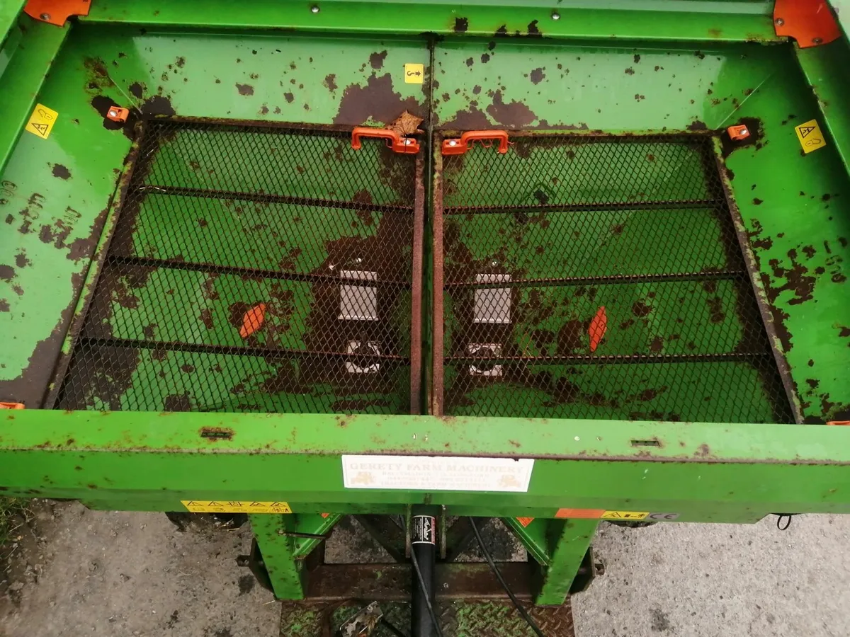 Fertiliser spreader - Image 2