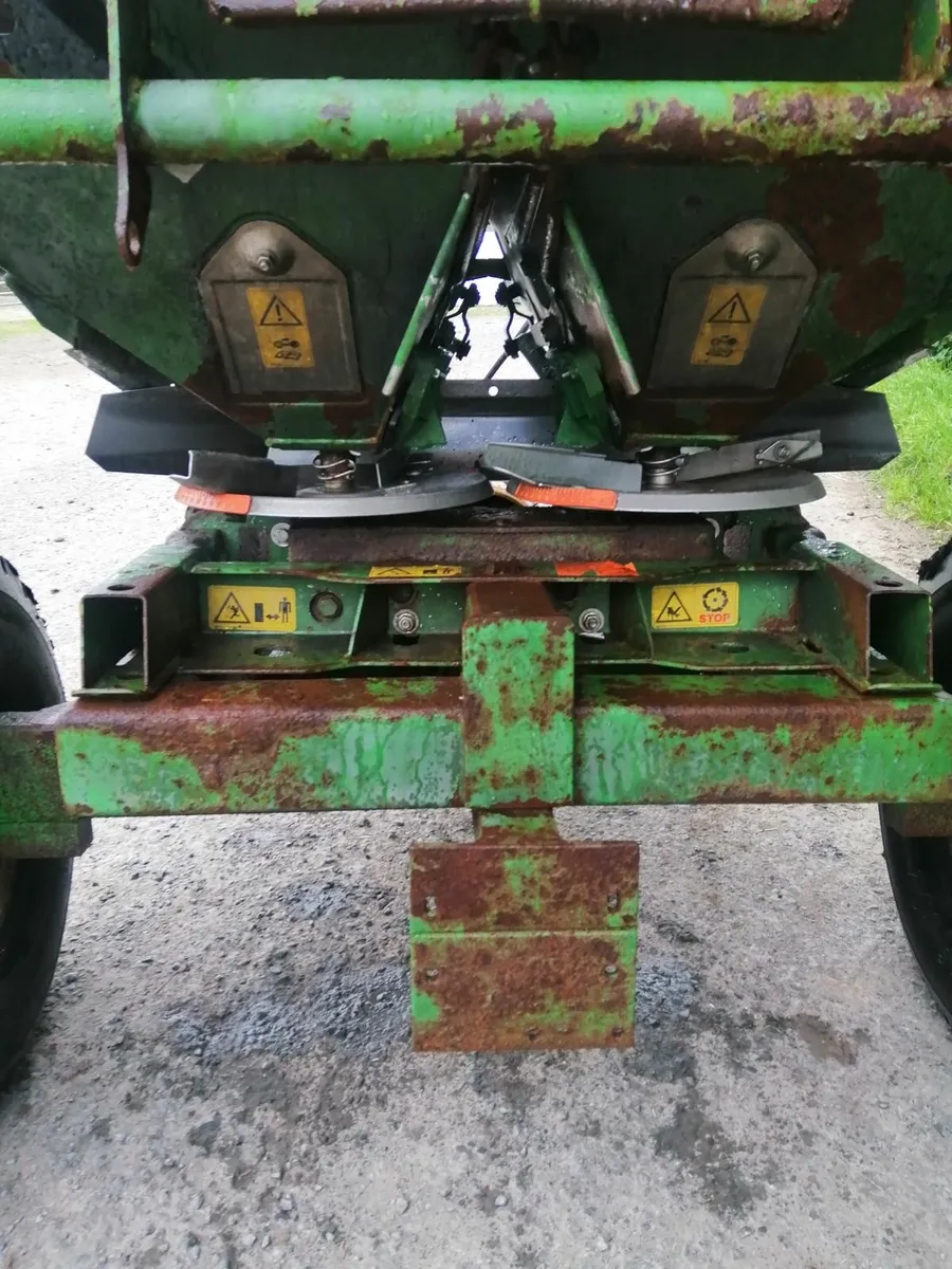 Fertiliser spreader - Image 3