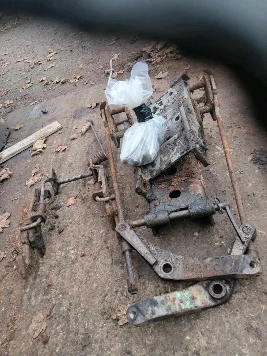 Massey 133/pick up hitch - Image 4