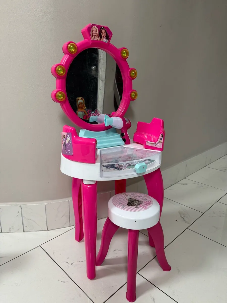 Barbie dressing table - Image 1