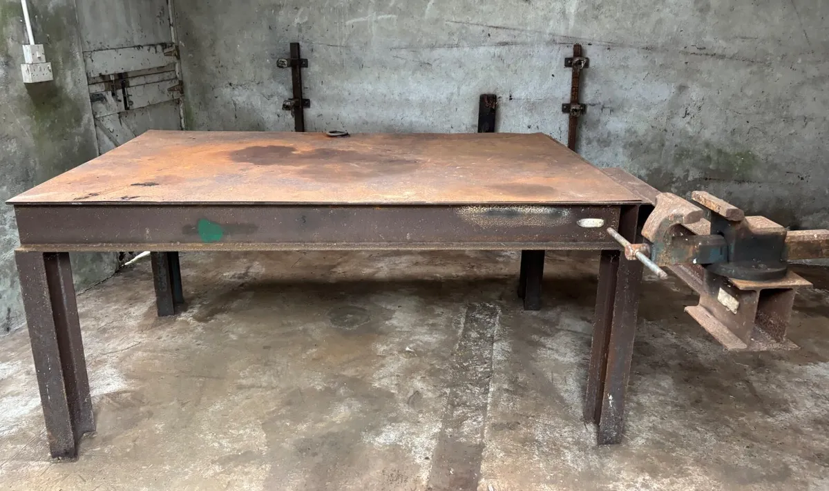 Work bench - Image 1