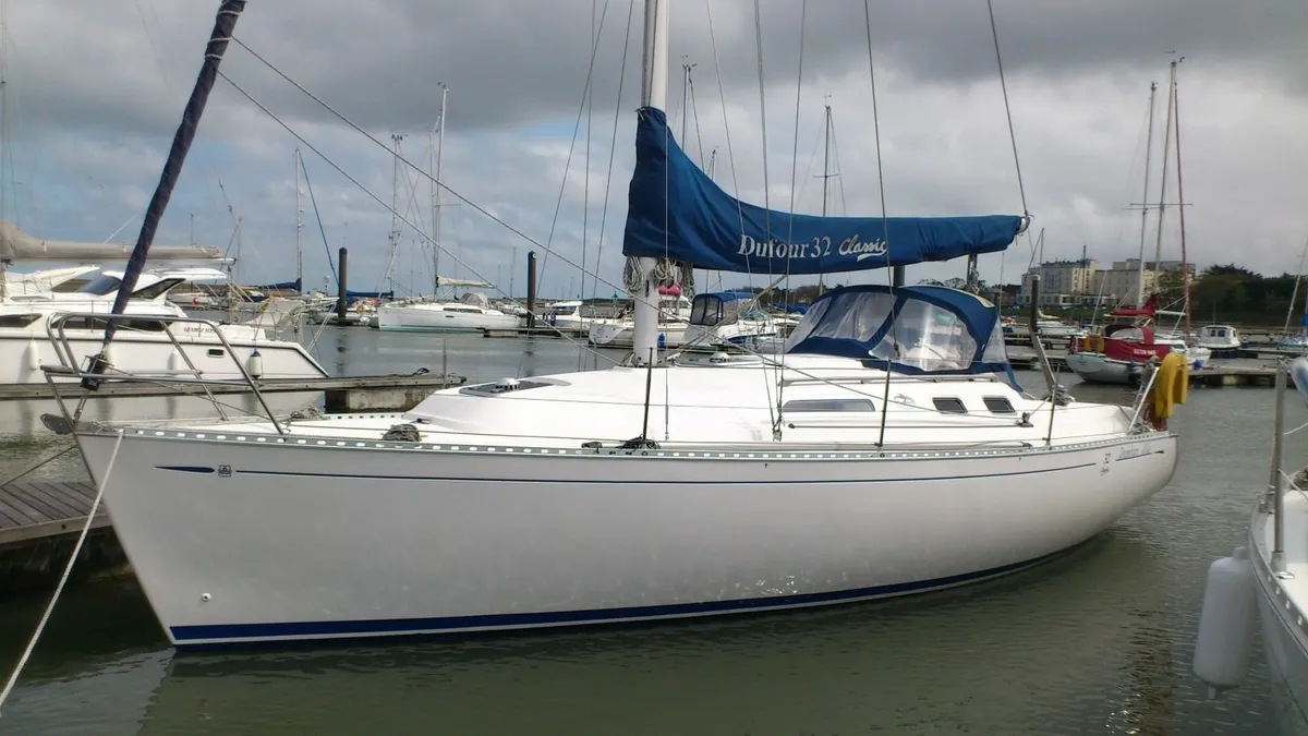 1999 Dufour 32 Classic with Volvo MD2020 19HP - Image 2